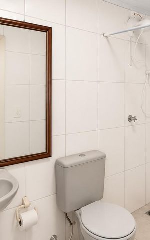 Casa para alugar com 340m², 5 quartos e 3 vagas Casa para alugar com 340m², 5 quartos e 3 vagasBanheiro social
