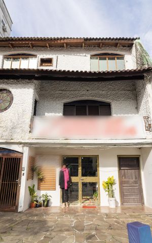 Casa à venda com 227m², 2 quartos e 5 vagas