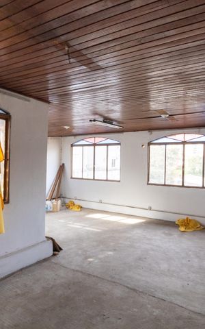 Casa à venda com 227m², 2 quartos e 5 vagas