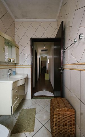 Casa à venda com 290m², 4 quartos e 4 vagas Casa à venda com 290m², 4 quartos e 4 vagasBanheiro