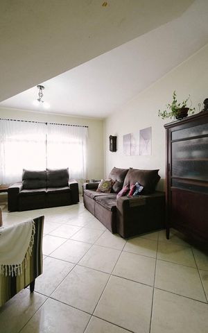 Casa à venda com 290m², 4 quartos e 4 vagas Casa à venda com 290m², 4 quartos e 4 vagasSala