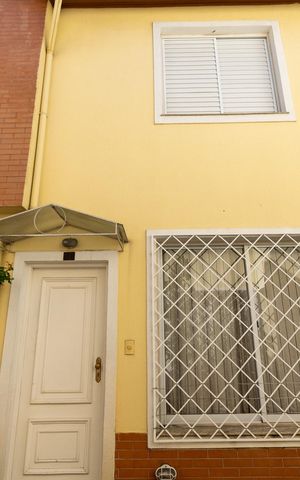 Casa de condomínio à venda com 133m², 3 quartos e 3 vagas Casa de condomínio à venda com 133m², 3 quartos e 3 vagasFachada