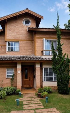 Casa de condomínio à venda com 332m², 5 quartos e 4 vagas Casa de condomínio à venda com 332m², 5 quartos e 4 vagasFachada