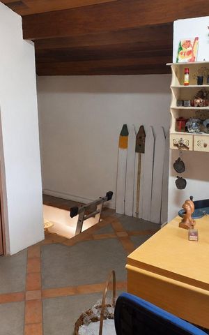 Casa de condomínio à venda com 332m², 5 quartos e 4 vagas Casa de condomínio à venda com 332m², 5 quartos e 4 vagasQuarto