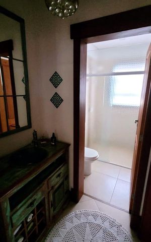 Casa de condomínio à venda com 332m², 5 quartos e 4 vagas Casa de condomínio à venda com 332m², 5 quartos e 4 vagasBanheiro
