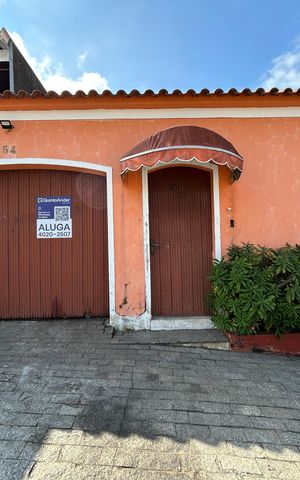 Casa para alugar com 400m², 2 quartos e 1 vagaFachada + placa