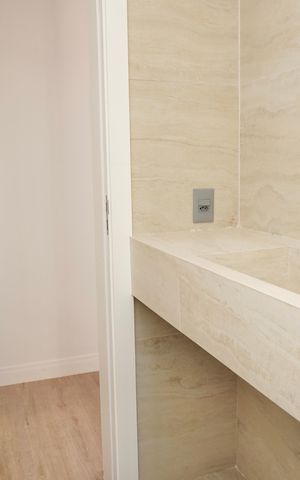 Apartamento à venda com 93m², 3 quartos e 2 vagas Apartamento à venda com 93m², 3 quartos e 2 vagasBanheiro das Semi Suítes