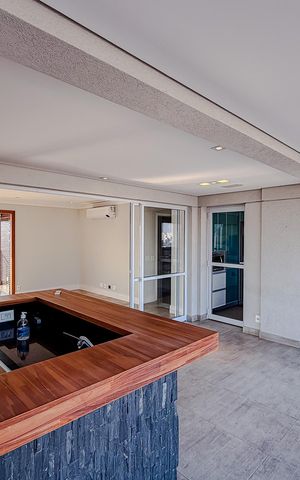 Apartamento à venda com 150m², 3 quartos e 4 vagas Apartamento à venda com 150m², 3 quartos e 4 vagasVaranda da Sala