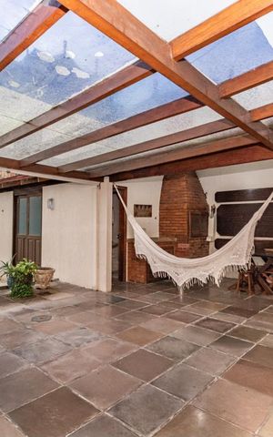 Casa para alugar com 311m², 4 quartos e 4 vagas