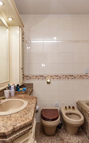 Casa para alugar com 311m², 4 quartos e 4 vagas
