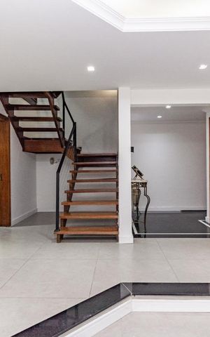 Casa para alugar com 311m², 4 quartos e 4 vagas