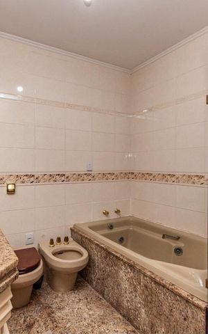 Casa para alugar com 311m², 4 quartos e 4 vagas