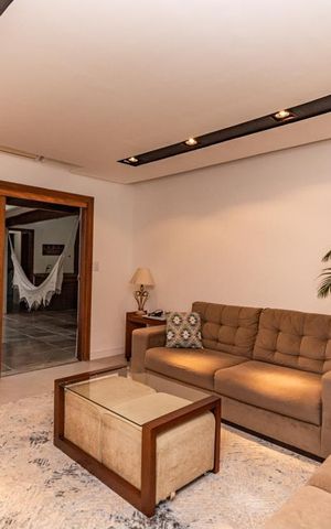 Casa para alugar com 311m², 4 quartos e 4 vagas