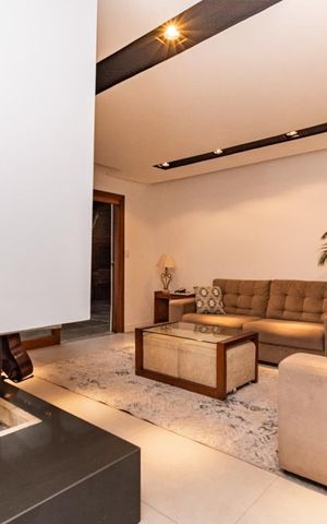 Casa para alugar com 311m², 4 quartos e 4 vagas