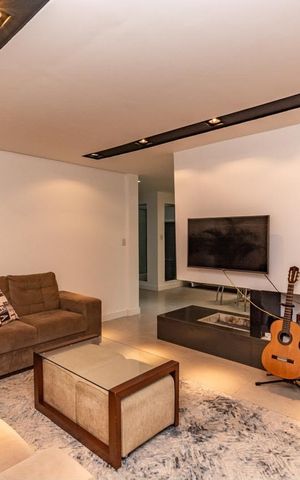 Casa para alugar com 311m², 4 quartos e 4 vagas