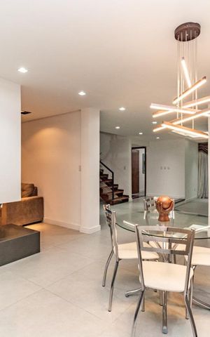 Casa para alugar com 311m², 4 quartos e 4 vagas
