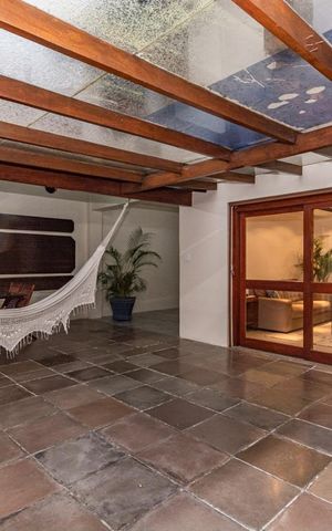 Casa para alugar com 311m², 4 quartos e 4 vagas