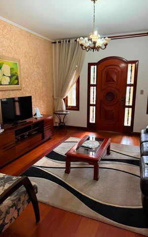 Casa à venda com 203m², 3 quartos e 4 vagas Casa à venda com 203m², 3 quartos e 4 vagasSala