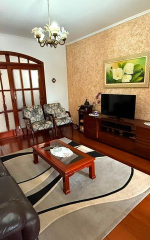 Casa à venda com 203m², 3 quartos e 4 vagas Casa à venda com 203m², 3 quartos e 4 vagasSala