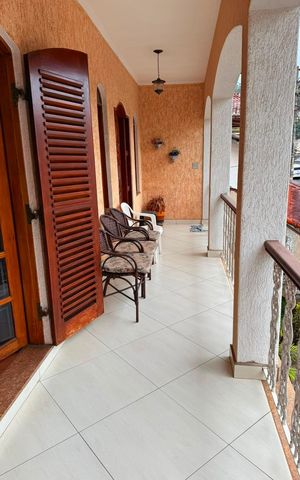 Casa à venda com 203m², 3 quartos e 4 vagas Casa à venda com 203m², 3 quartos e 4 vagasÁrea externa
