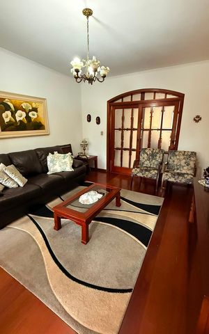 Casa à venda com 203m², 3 quartos e 4 vagas Casa à venda com 203m², 3 quartos e 4 vagasSala