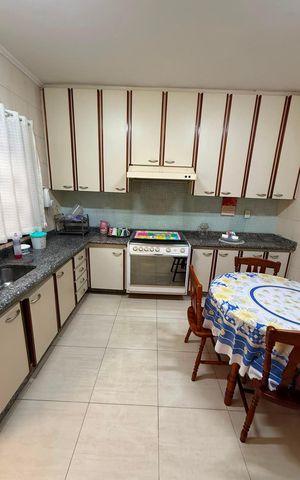 Casa à venda com 203m², 3 quartos e 4 vagas Casa à venda com 203m², 3 quartos e 4 vagasCozinha