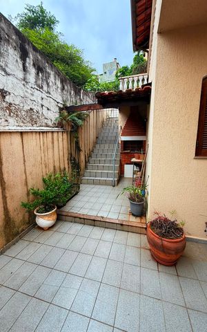 Casa à venda com 203m², 3 quartos e 4 vagas Casa à venda com 203m², 3 quartos e 4 vagasÁrea externa