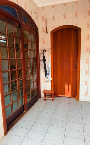 Casa à venda com 203m², 3 quartos e 4 vagas Casa à venda com 203m², 3 quartos e 4 vagasÁrea externa