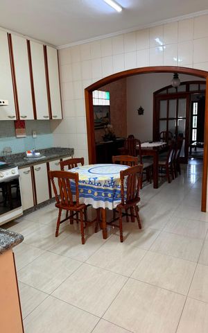 Casa à venda com 203m², 3 quartos e 4 vagas Casa à venda com 203m², 3 quartos e 4 vagasCozinha