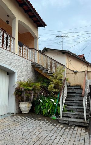 Casa à venda com 203m², 3 quartos e 4 vagas Casa à venda com 203m², 3 quartos e 4 vagasÁrea externa