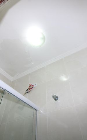 Casa de condomínio à venda com 68m², 2 quartos e 1 vagaBanheiro da Suíte 2