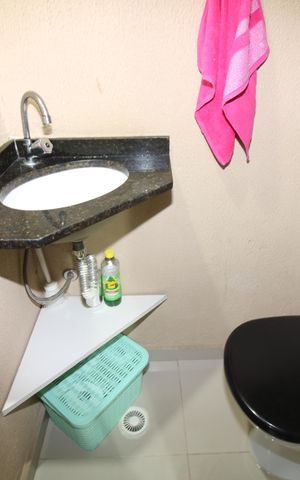 Casa de condomínio à venda com 68m², 2 quartos e 1 vagaLavabo