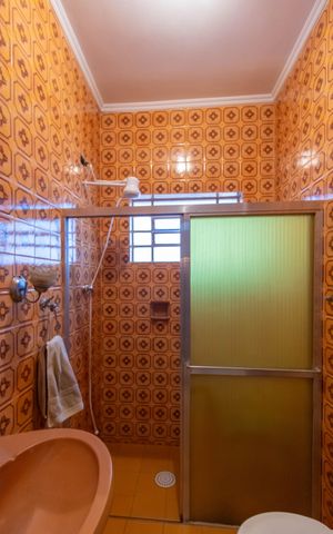 Casa à venda com 350m², 3 quartos e 3 vagas Casa à venda com 350m², 3 quartos e 3 vagasBanheiro social