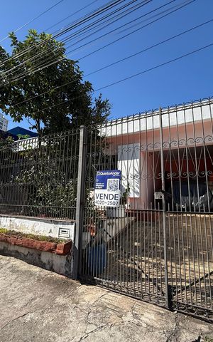 Casa à venda com 350m², 3 quartos e 3 vagas Casa à venda com 350m², 3 quartos e 3 vagasFachada