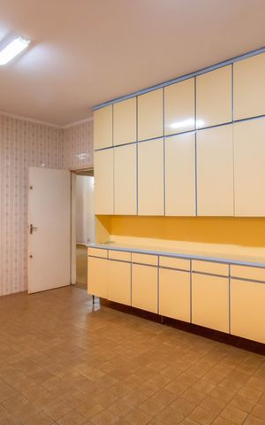 Casa à venda com 350m², 3 quartos e 3 vagas Casa à venda com 350m², 3 quartos e 3 vagasCozinha