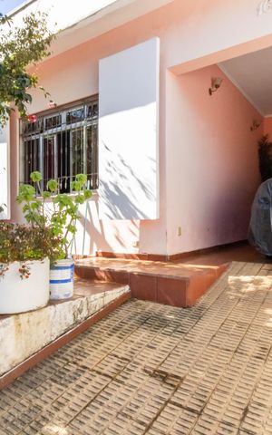Casa à venda com 350m², 3 quartos e 3 vagas Casa à venda com 350m², 3 quartos e 3 vagasGaragem