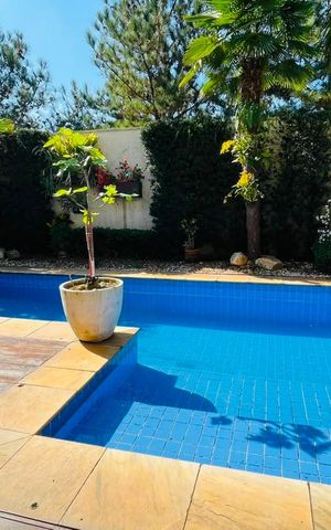 Casa de condomínio para alugar com 214m², 4 quartos e 6 vagasPiscina