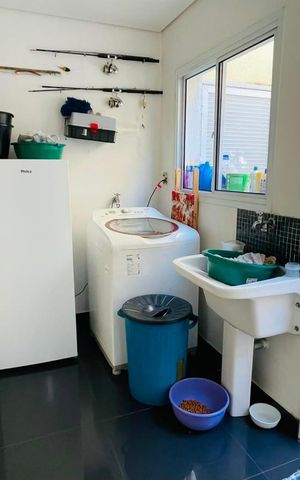 Casa de condomínio para alugar com 214m², 4 quartos e 6 vagasÁrea de Serviço