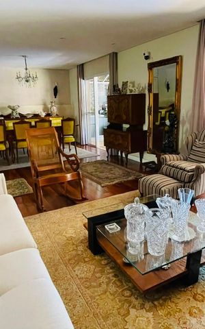 Casa de condomínio para alugar com 214m², 4 quartos e 6 vagasSala