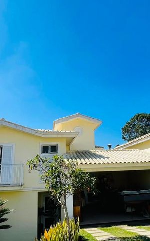 Casa de condomínio para alugar com 214m², 4 quartos e 6 vagasFachada da casa