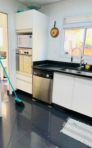 Casa de condomínio para alugar com 214m², 4 quartos e 6 vagasCozinha