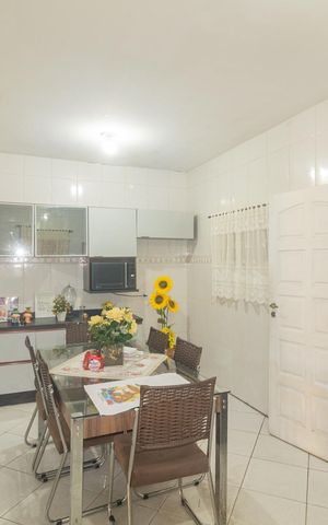 Casa à venda com 200m², 4 quartos e 3 vagas Casa à venda com 200m², 4 quartos e 3 vagasCozinha