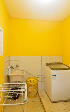 Casa à venda com 200m², 4 quartos e 3 vagas Casa à venda com 200m², 4 quartos e 3 vagasÁrea de Serviço
