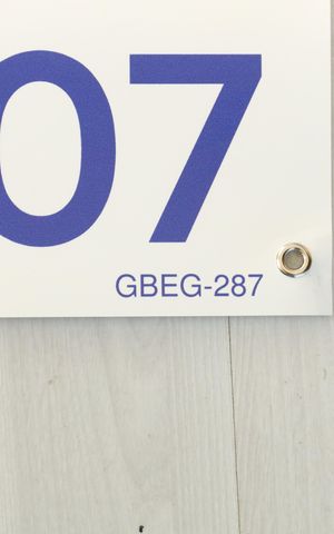 Apartamento à venda com 40m², 2 quartos e 1 vagaPlaca GRANDE instalada na sacada (2 andar com visão para a rua) no dia 09/07/2026 - Código da placa: GBEG-287