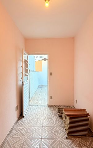 Casa à venda com 181m², 3 quartos e 2 vagasQuarto externo