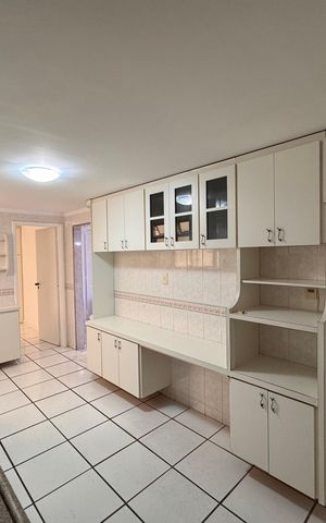 Apartamento à venda com 130m², 2 quartos e 1 vaga Apartamento à venda com 130m², 2 quartos e 1 vagaCozinha e Área de Serviço