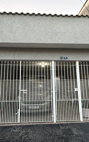 Casa à venda com 90m², 2 quartos e 1 vaga Casa à venda com 90m², 2 quartos e 1 vagaFachada