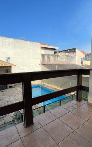 Casa para alugar com 351m², 4 quartos e 4 vagas Casa para alugar com 351m², 4 quartos e 4 vagasVaranda
