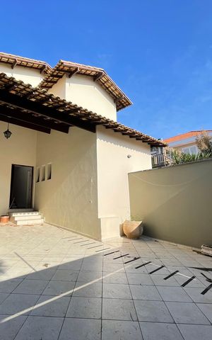 Casa para alugar com 351m², 4 quartos e 4 vagas Casa para alugar com 351m², 4 quartos e 4 vagasGaragem