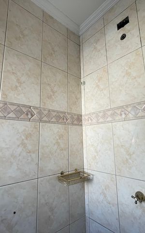 Casa para alugar com 351m², 4 quartos e 4 vagas Casa para alugar com 351m², 4 quartos e 4 vagasBanheiro